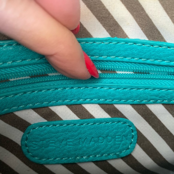 Steve Madden shoulder purse w adjustable strap small - Picture 6 of 11